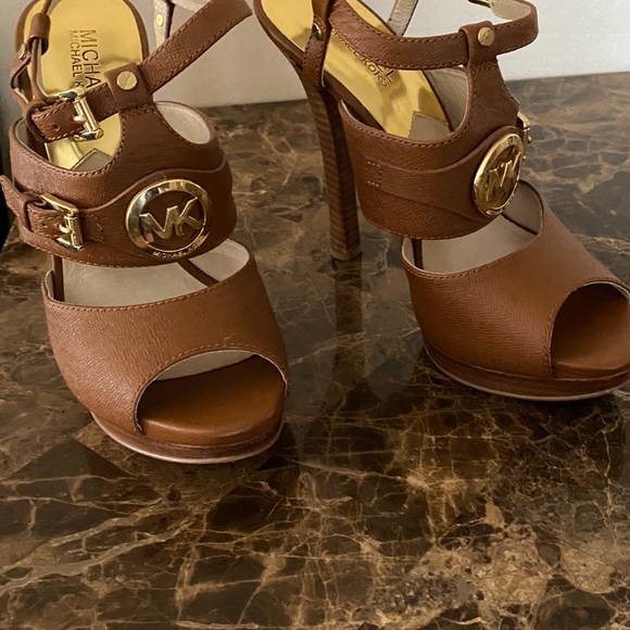 Michael Kors Brown Platform Heels with Gold Embellishment - Picture 1 of 4